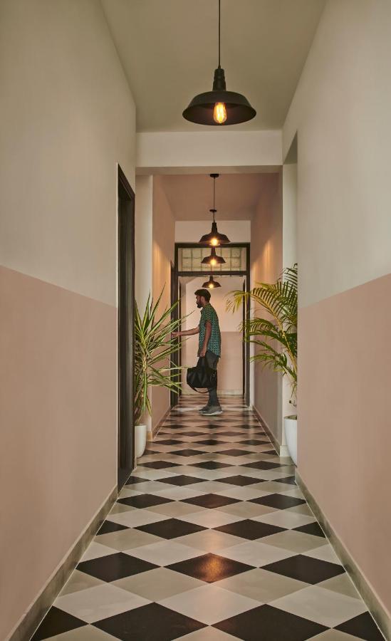 Minimalist Poshtel & Suites New Delhi Extérieur photo